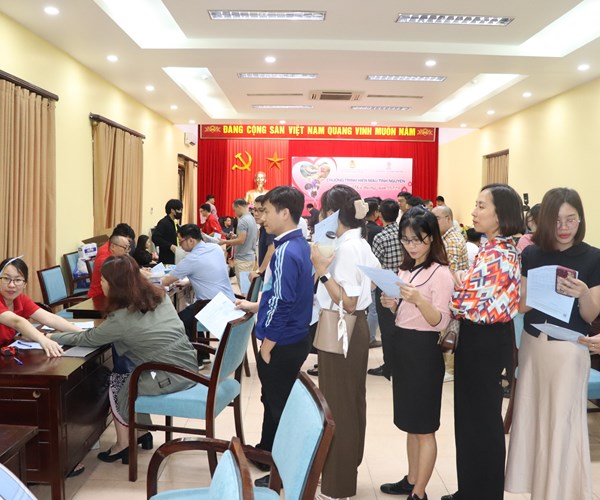 Công đoàn Khối Tham mưu quản lý nhà nước tổ chức hiến máu tình nguyện - Anh 5