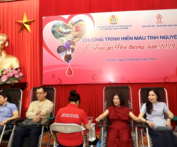 Công đoàn Khối Tham mưu quản lý nhà nước tổ chức hiến máu tình nguyện - Anh 2