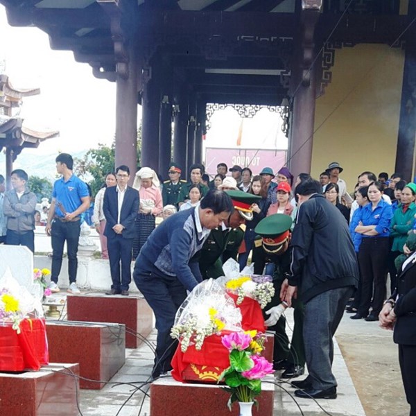 Kon Tum: Truy điệu và an táng 15 hài cốt liệt sĩ - Anh 1