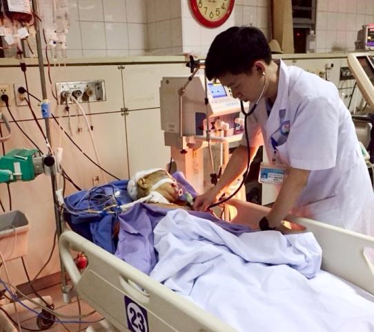 Tiếp tục tranh luận về tội danh của bác sĩ Hoàng Công Lương - Anh 1