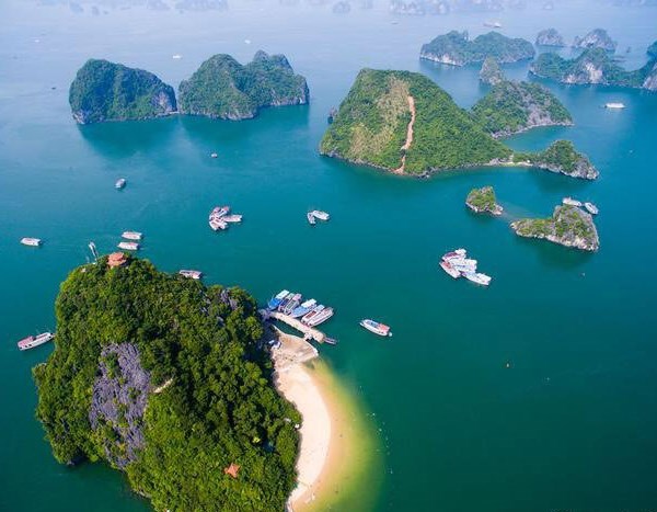 Nữ du khách nguy kịch do đuối nước ở đảo Ti-tốp - Anh 1