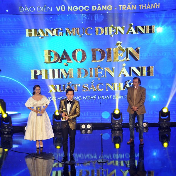 "Bố già" tiếp tục nhận cúp giải thưởng Ngôi Sao Xanh - ảnh 1