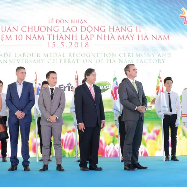 ​FrieslandCampina Hà Nam vinh dự nhận Huân chương Lao động hạng Nhì - Anh 2