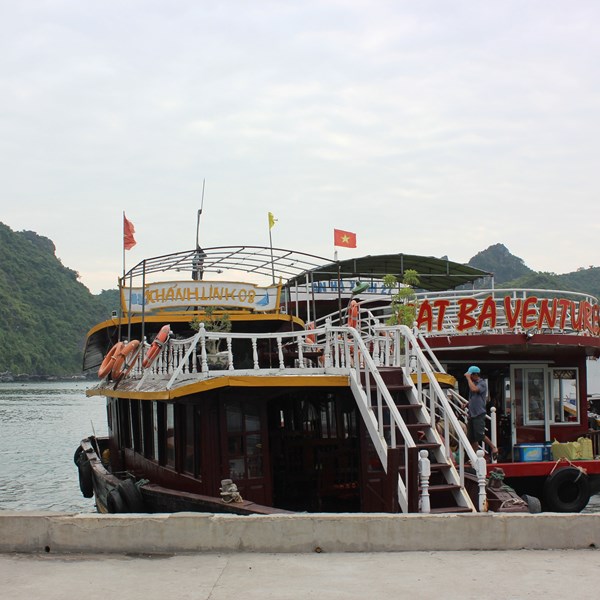 Hải Phòng:Tạm dừng tàu du lịch tại Cát Bà không đủ điều kiện - Anh 1