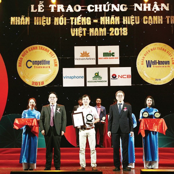 NHÃN HÀNG CÔ GÁI HÀ LAN ĐẠT TOP 10 NHÃN HIỆU NỔI TIẾNG VIỆT NAM 2018 - Anh 1
