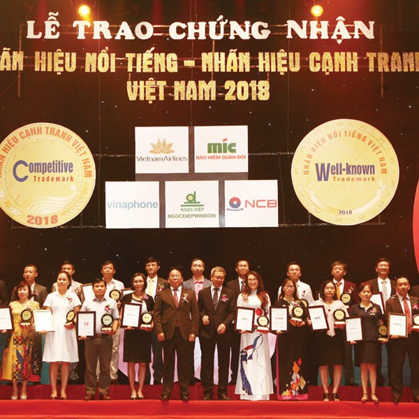 NHÃN HÀNG CÔ GÁI HÀ LAN ĐẠT TOP 10 NHÃN HIỆU NỔI TIẾNG VIỆT NAM 2018 - Anh 2