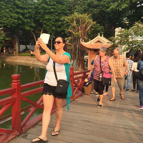 DU LỊCH HÀ NỘI SAU 10 NĂM ĐIỀU CHỈNH ĐỊA GIỚI HÀNH CHÍNH: Giữ vững vị trí điểm du lịch hấp dẫn của thế giới - Anh 2