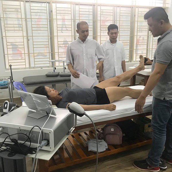 Quận đầu tiên của TP.HCM chữa trị chấn thương thể thao - Anh 1