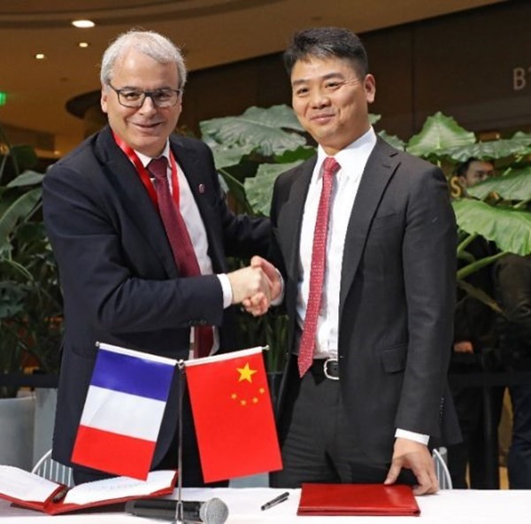 Tỷ phú Trung Quốc bị bắt tại Mỹ vì dính bê bối tình dục - Anh 1