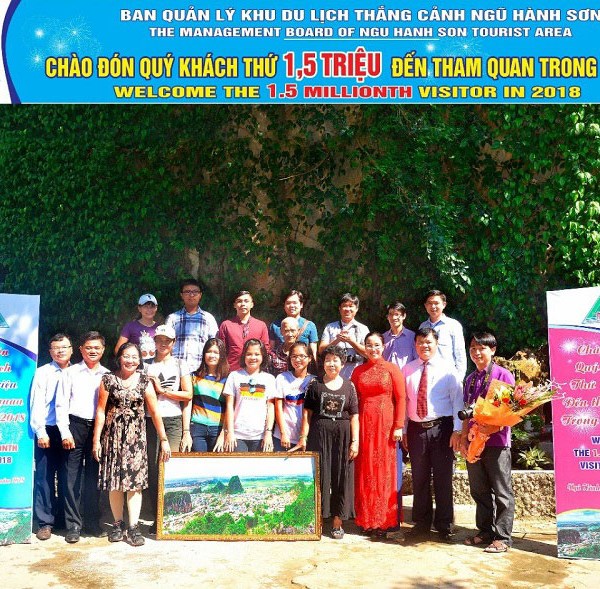 Danh thắng Ngũ Hành Sơn đón vị khách thứ 1,5 triệu năm 2018 - Anh 1