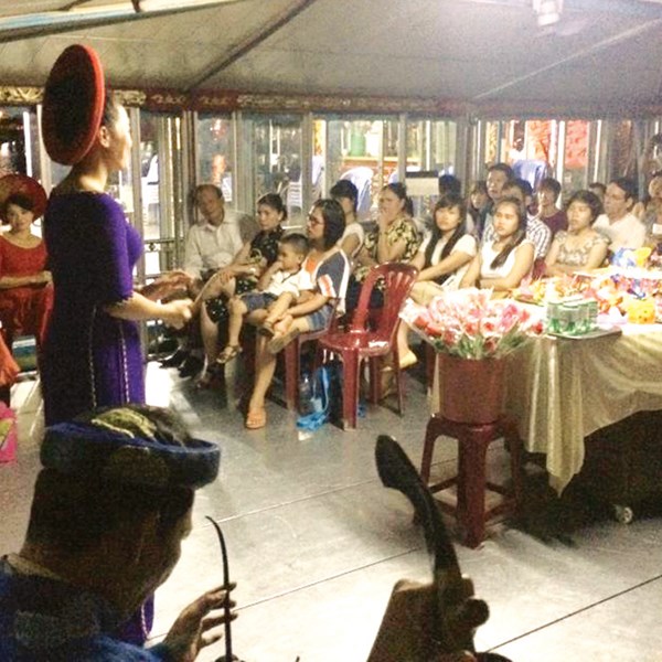 Du lịch ngủ đò sông Hương, sao lại không? - Anh 1
