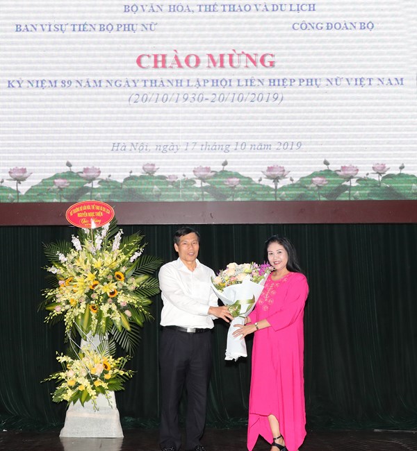 Bộ trưởng Nguyễn Ngọc Thiện đánh giá cao vai trò của chị em phụ nữ - Anh 1
