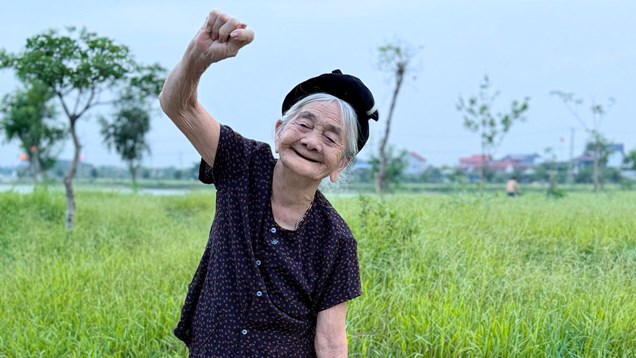 Cụ bà gần 100 tuổi và bí quyết sống khỏe mỗi ngày