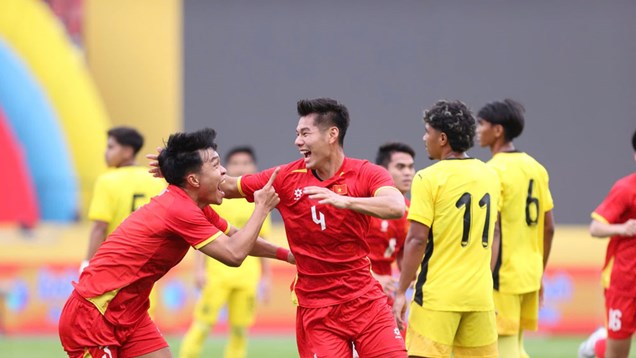 U22 Việt Nam giành vé vào bán kết sau chiến thắng áp đảo U22 Malaysia