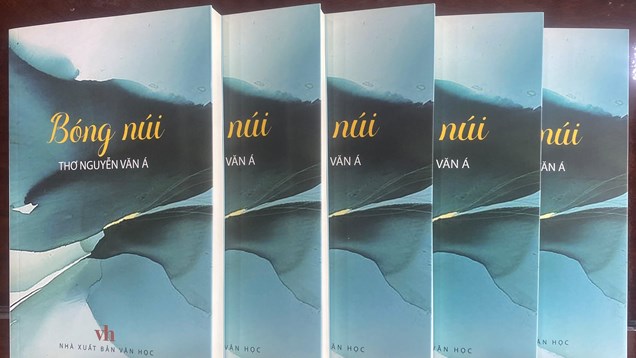 “Bóng núi” - bản ký ức thi ca về một thế hệ đi qua chiến tranh