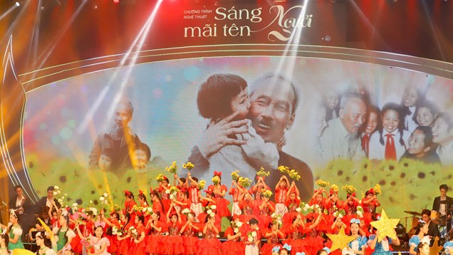 Toàn cảnh chương trình nghệ thuật “Sáng mãi tên Người“