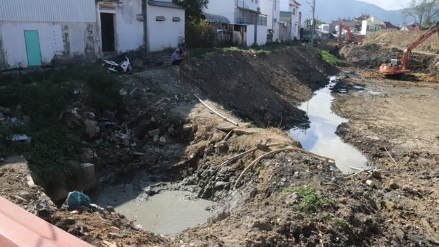 Di tích quốc gia Thành cổ Diên Khánh đối mặt nguy cơ ô nhiễm, lấn chiếm