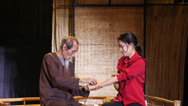 Huỳnh Thơ kết hợp cùng nhà giáo Mạnh Dung, lấy nước mắt giám khảo ở Tình bolero 2025