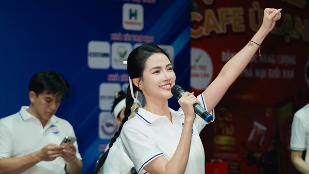 Hoa hậu Phan Thị Mơ chung tay gây quỹ xây nhà tình thương