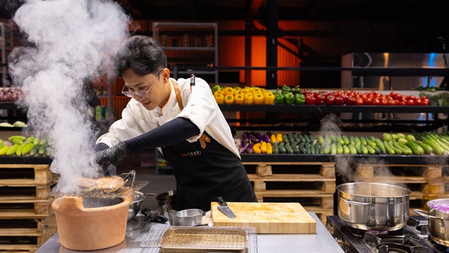 10 năm không nói chuyện với ba, đầu bếp Top Chef Việt gửi lời qua món ăn