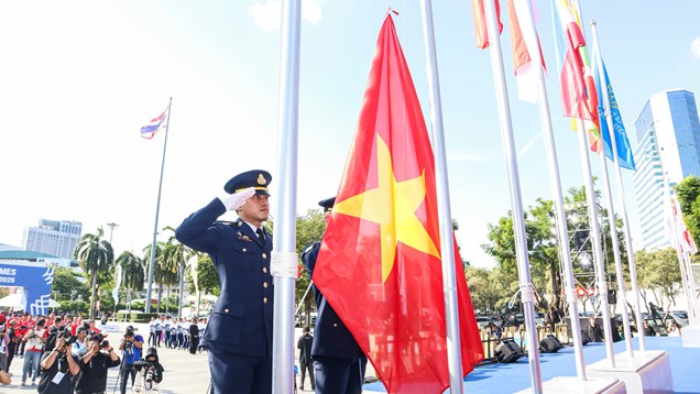Xúc động và tự hào Quốc kỳ Việt Nam tung bay tại Lễ thượng cờ SEA Games 33