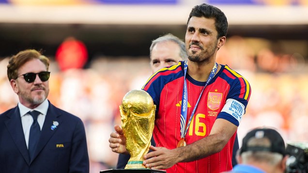 Tin chuyển nhượng 24.7: Real Madrid bám Rodri, Liverpool rộng cửa chiêu mộ Barcola