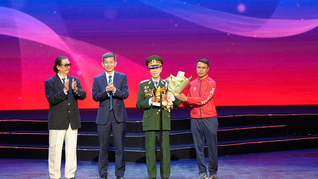 Những nhà vô địch mang quân hàm trên vai