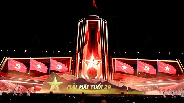 Quảng Ninh: Sâu lắng chương trình nghệ thuật đặc biệt “Mãi mãi tuổi 20”