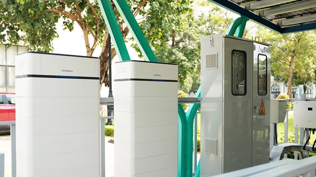 Startup từ phòng lab VinUni phát triển “bộ não” điều phối mạng lưới sạc xe điện