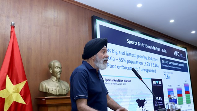 Chủ tịch Hội đồng y học AFC giảng khóa học y học thể thao và dinh dưỡng