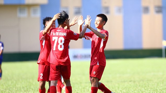 Lộ diện thêm các đội vào tứ kết sau loạt trận kịch tính