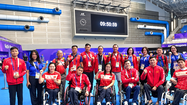 Trưởng đoàn Nguyễn Trọng Hổ động viên các VĐV Việt Nam tại Asian Para Games 5