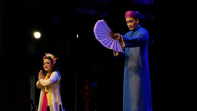 Khán giả đến chật kín khán phòng Nhà hát Chèo Việt Nam để xem chèo cổ “Súy Vân”