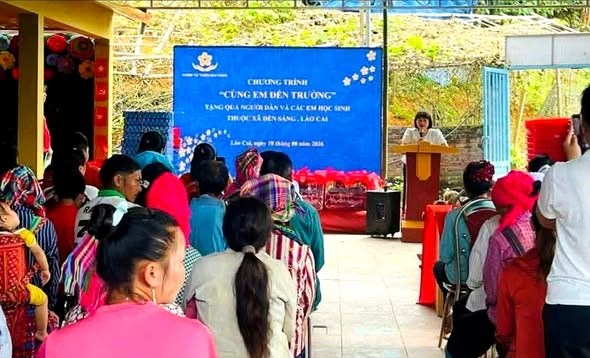 Ấm áp yêu thương tại điểm trường vùng cao Mà Mù Sử 2