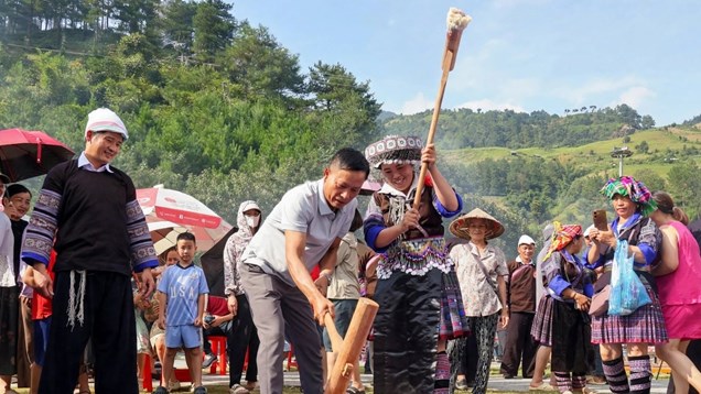 Về Mù Cang Chải vui hội giã bánh giày độc đáo của người Mông