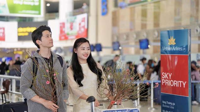 Một số đường bay từ TP.HCM đi các tỉnh đã kín chỗ dịp cao điểm Tết 