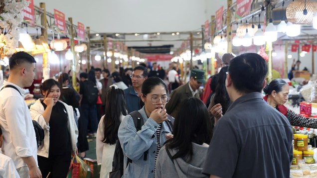 Ào ạt “chốt đơn” trong ngày bế mạc Hội chợ Mùa Xuân 2026