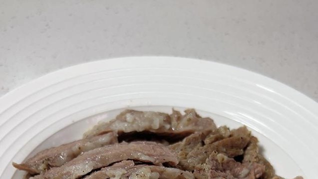 Sau 30 năm ăn thịt, tôi phát hiện ra luộc thịt kiểu này là ngon nhất: Thịt không tanh hay khô, ít mỡ lại tốt sức khỏe