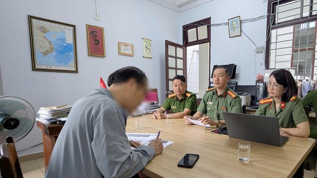 Phạt 7,5 triệu đồng vì đăng ảnh AI sai sự thật về cổng chào Tết