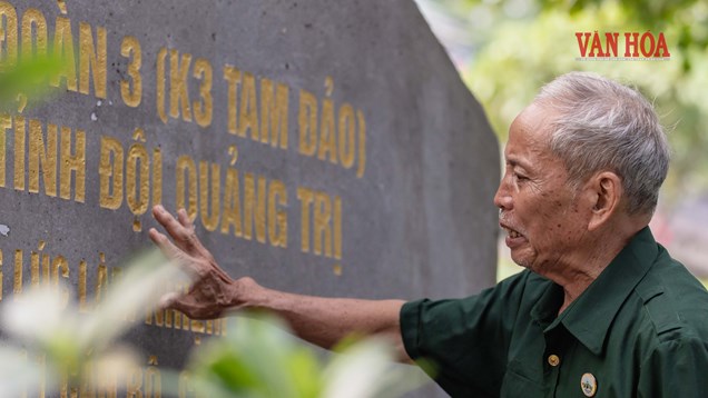Nước mắt sau 54 năm trở lại Thành cổ