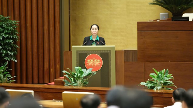 Đẩy mạnh phân quyền, phân cấp; cắt giảm, đơn giản hóa thủ tục hành chính