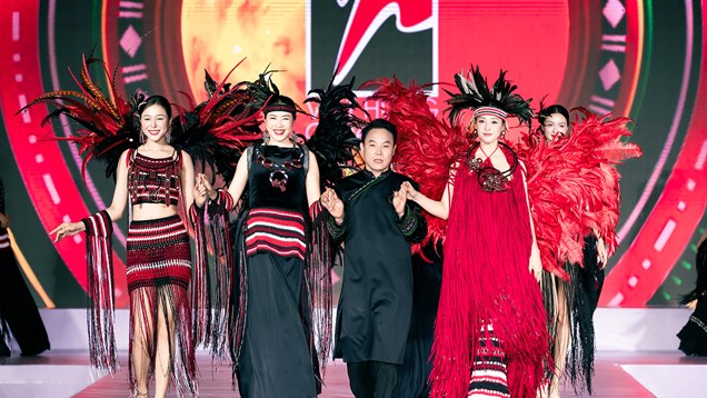 Sắc màu Tây Nguyên qua nghệ thuật móc len thủ công
