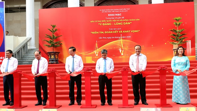 Khai mạc trưng bày chuyên đề “Ý Đảng – Lòng dân” và triển lãm sách “Niềm tin, đoàn kết và khát vọng”