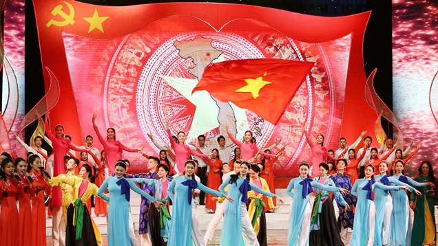 Tiến lên từ nền tảng văn hóa với khát vọng dân tộc