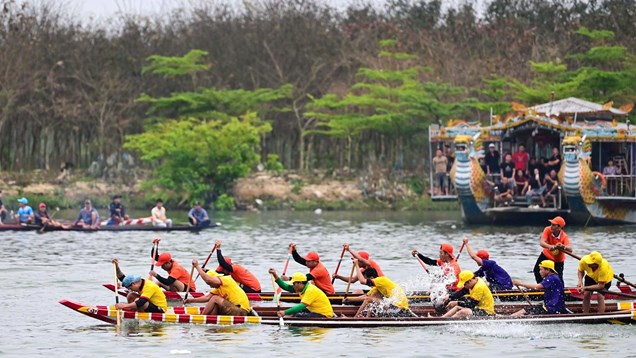 Sẽ “mạnh tay” xử lý hành động phản cảm tại các giải đua ghe