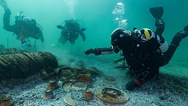 Thụy Sĩ: Kho báu La Mã hơn 1.000 hiện vật lộ diện dưới đáy hồ