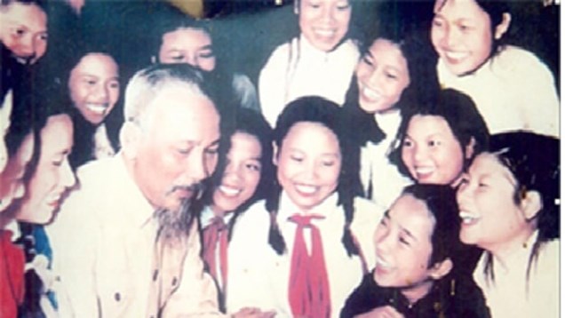  Trẻ em như búp trên cành