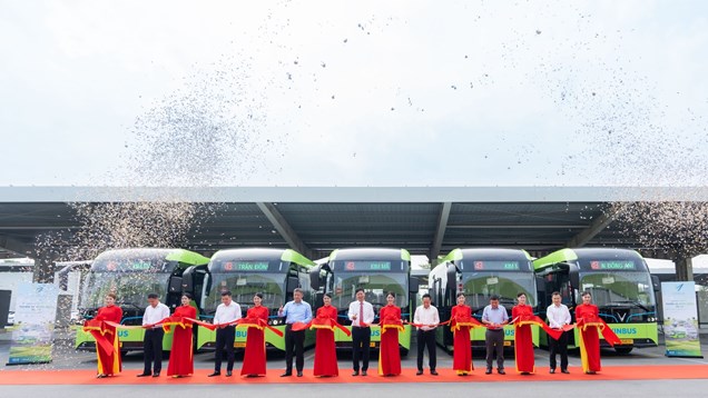 VinBus khai trương tuyến buýt điện 43 - kết nối nội thành với Đông Anh