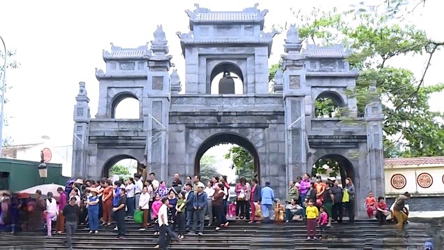 Đền Sòng Sơn - điểm hẹn tâm linh của du khách thập phương