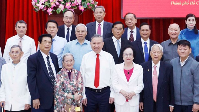  Tổng Bí thư Tô Lâm gặp mặt các đồng chí nguyên Ủy viên Trung ương Đảng khu vực phía Nam